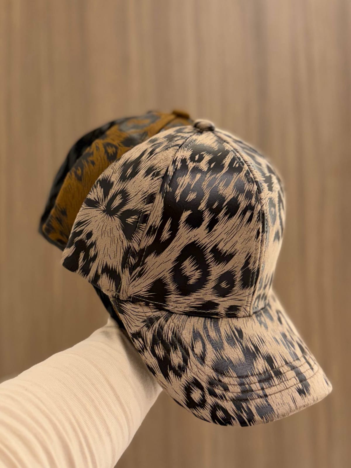 Leopard print cap with a bold