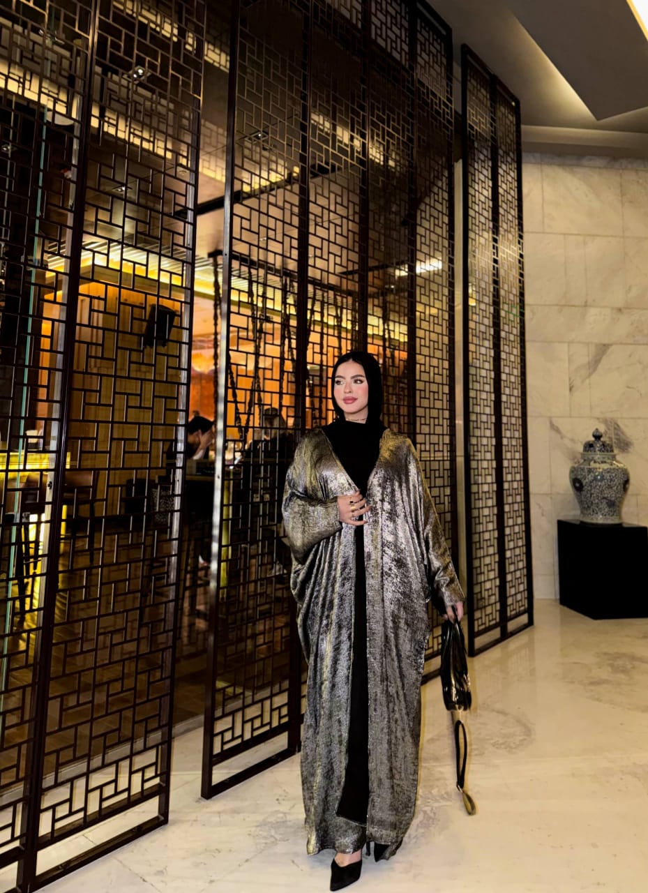 Shinning nights need  silver metallic Abaya