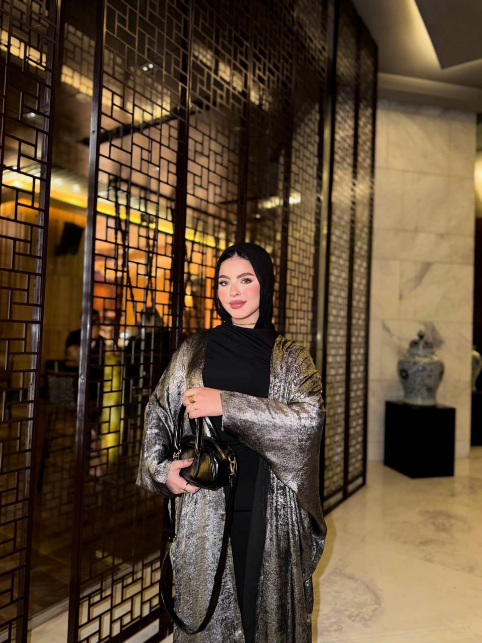 Shinning nights need  silver metallic Abaya