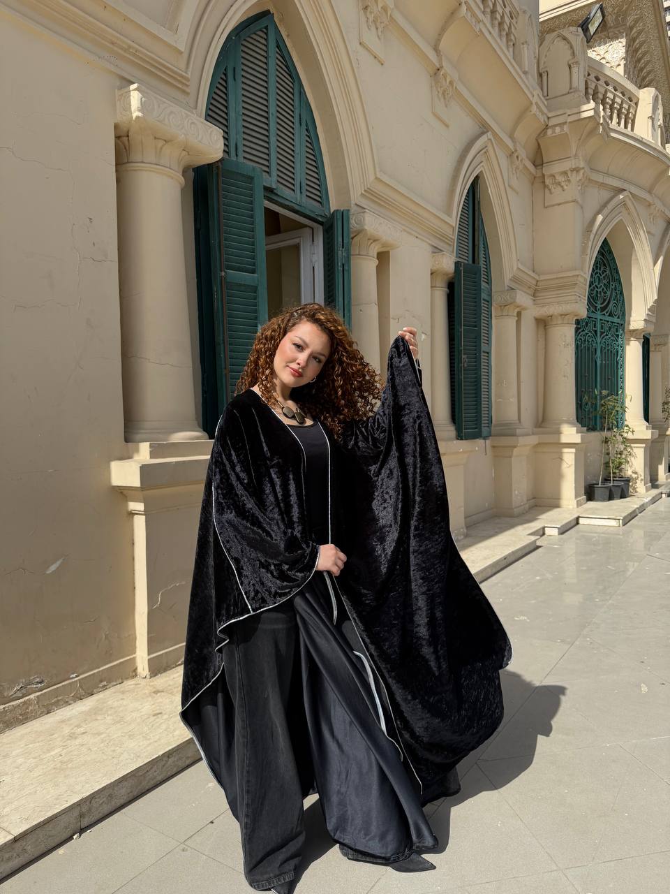 Plain kaftan in a silver frame